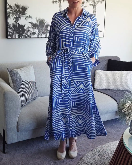 Kjole med geometrisk print og bindebånd, afslappet stil