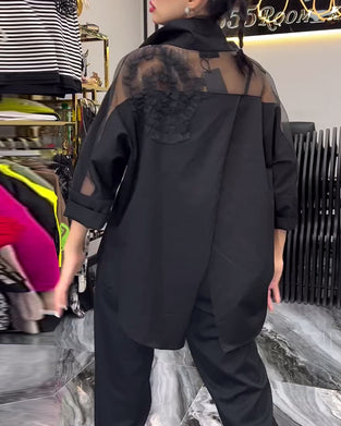 Blomsterbluse med lapel og blondepanel