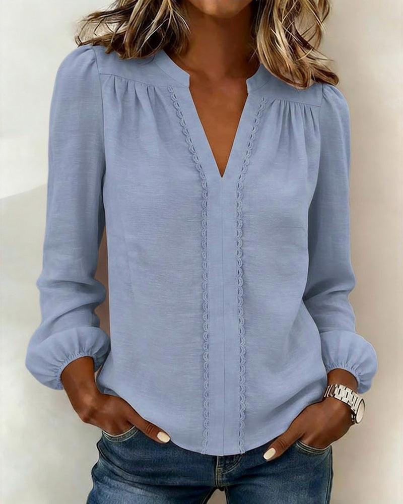 Ensfarvet Top Med V-Hals Og Patchwork-Detalje