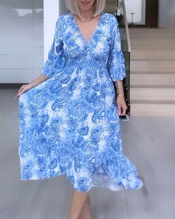 Blå kjole med V-udskæring og svaj