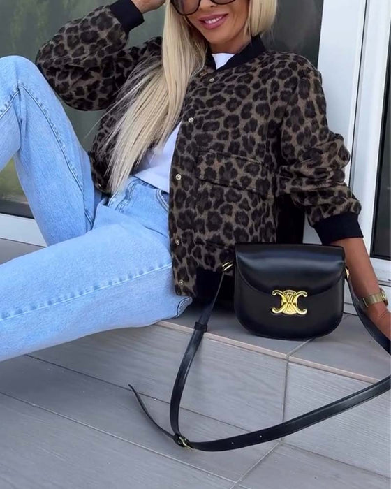 Stilfuld leopardprint jakke med lynlåslommer