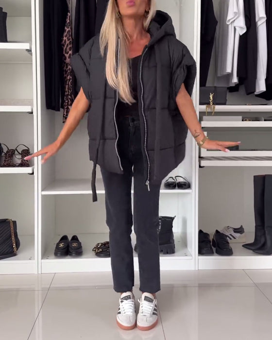 Vatteret vest med hætte og lynlås