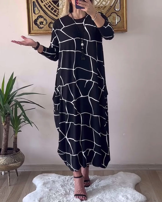 Kjole løs med rund hals og langærmet lomme