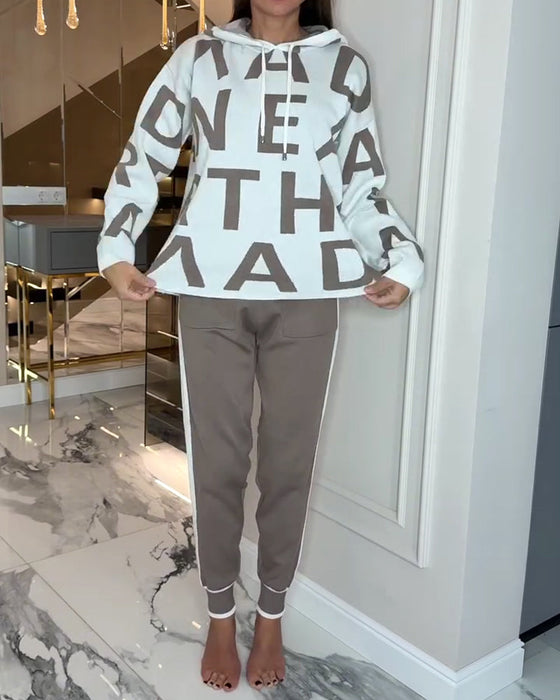 Todelt Sæt Med Hætte Og Bogstavsprint