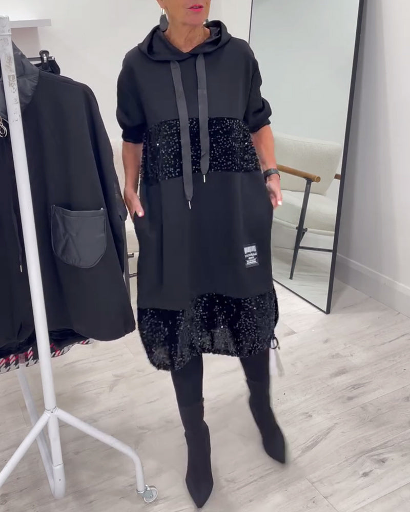 Kjole Med Hætte Og Moderigtigt Patchwork