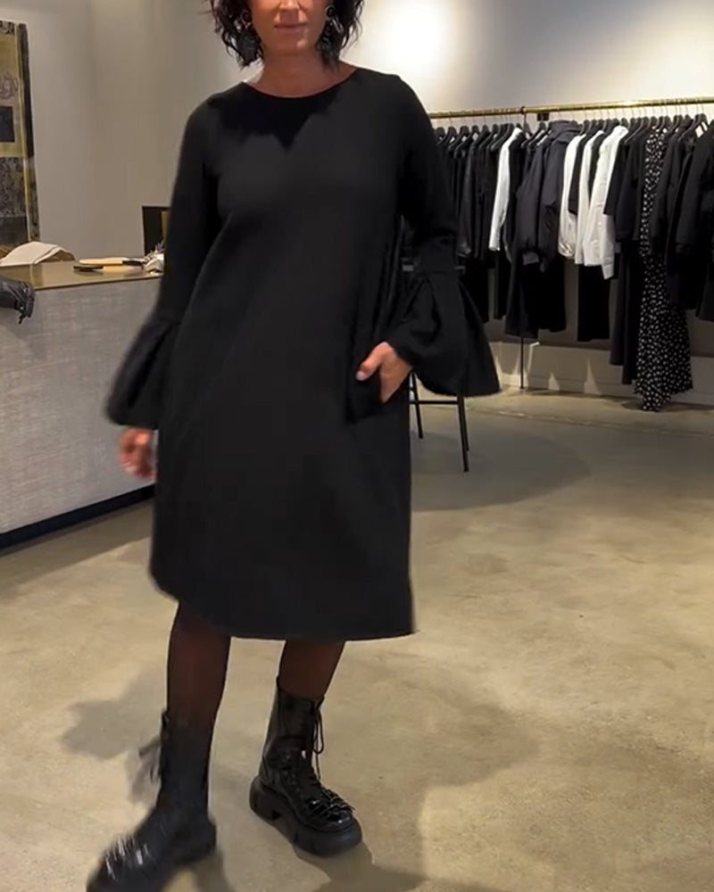 Kjole Ensfarvet Klokkeærme Rynket