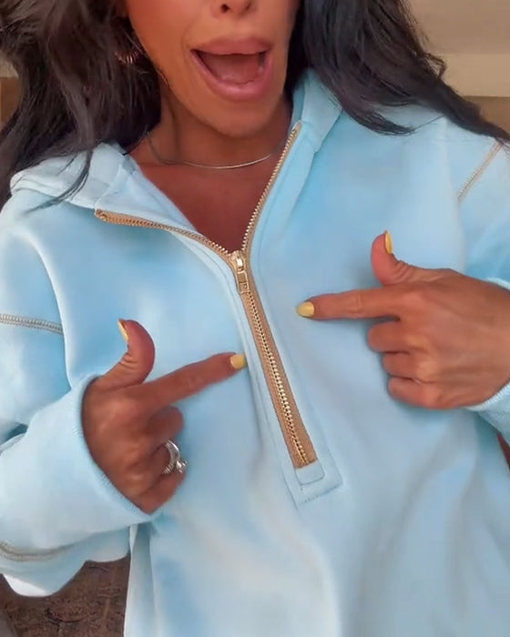 Sweatshirt med hætte og lynlås i ensfarvet afslappet design