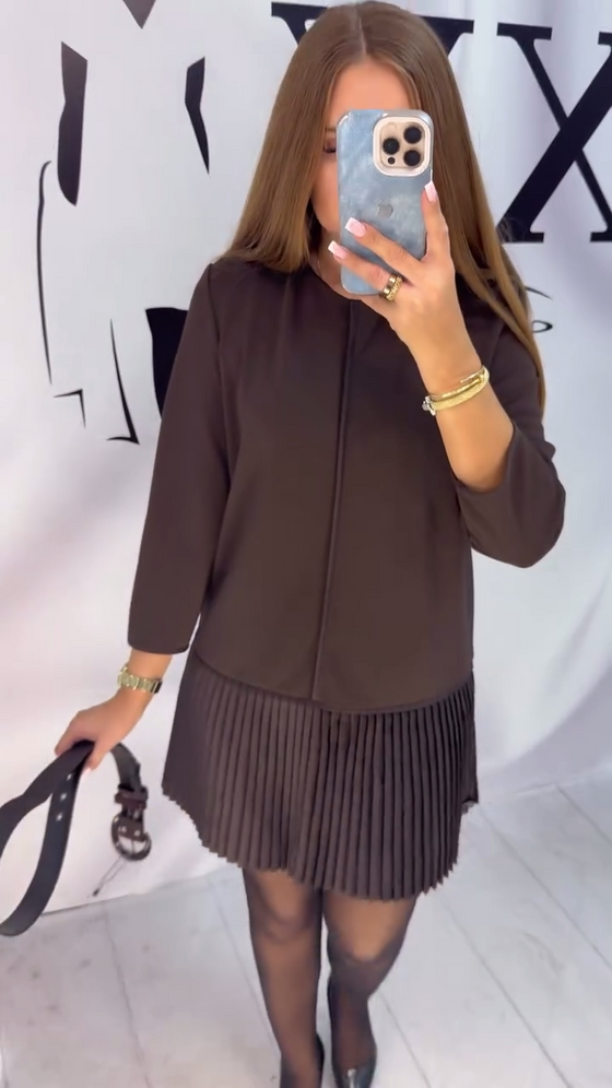 Kjole Med Trekvartærmer Og Harmonikafolder