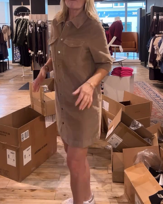 Kjole Med Halværmer I Ensfarvet Design