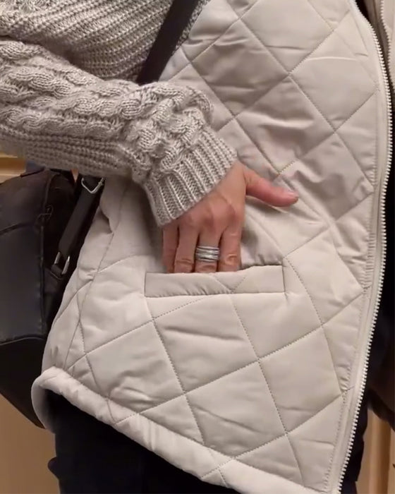 Højhalset jakke med ribbede ærmer