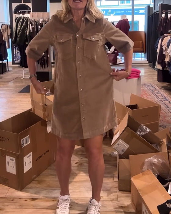 Kjole Med Halværmer I Ensfarvet Design