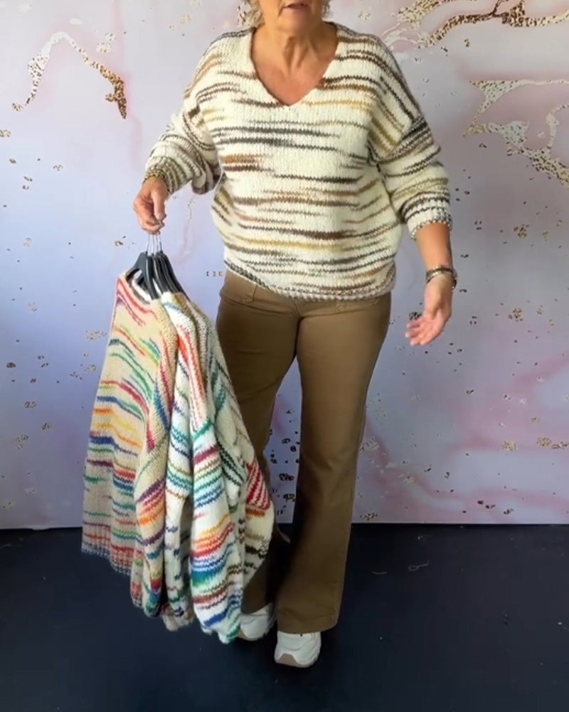 Afslappet sweater med V-halsprint