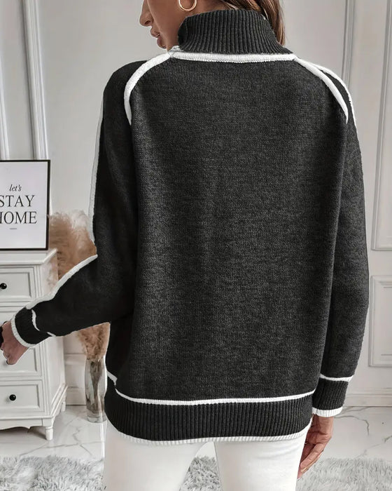 Rullekravesweater med hvide stribekanter