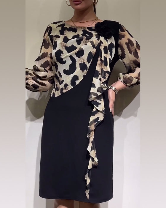 Elegant patchworkkjole med leopardprint