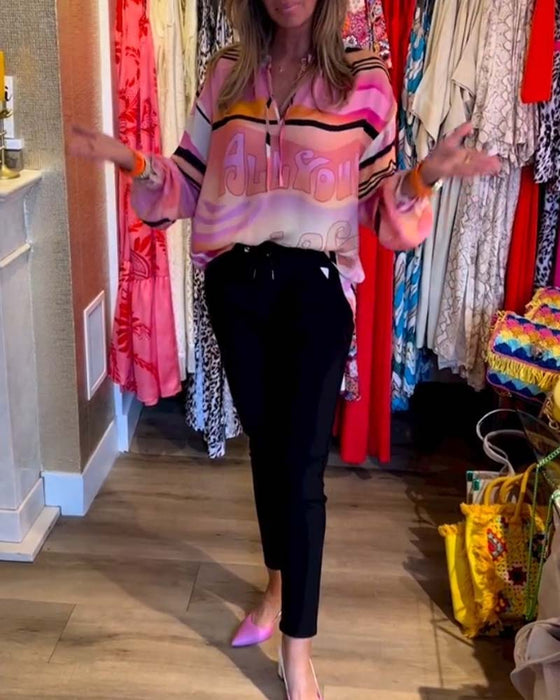 Farverig top med snøre