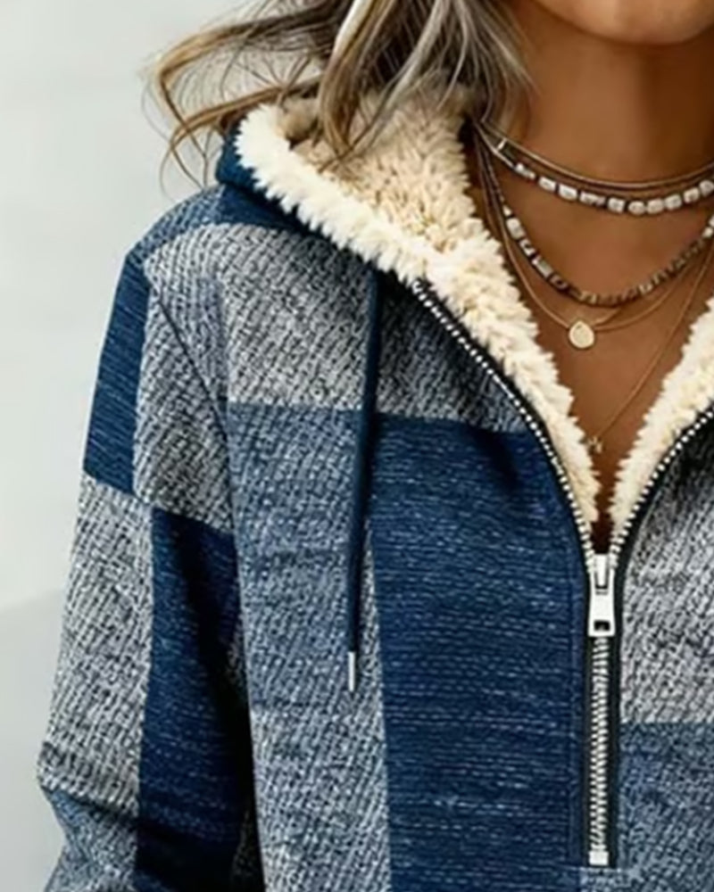 Stilfuld Hættetrøje Med Halv Lynlås Og Farveblokke