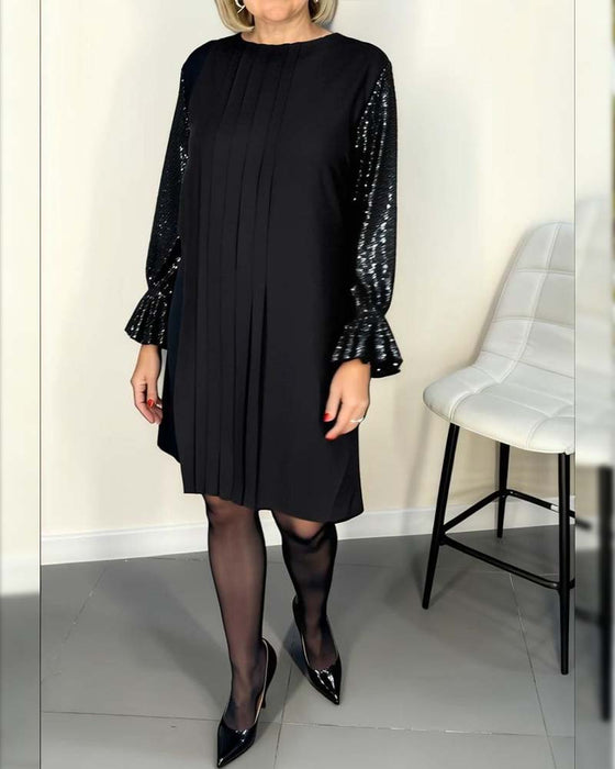 Ensfarvet Kjole Med Udstående Ærmer Og Plisseret