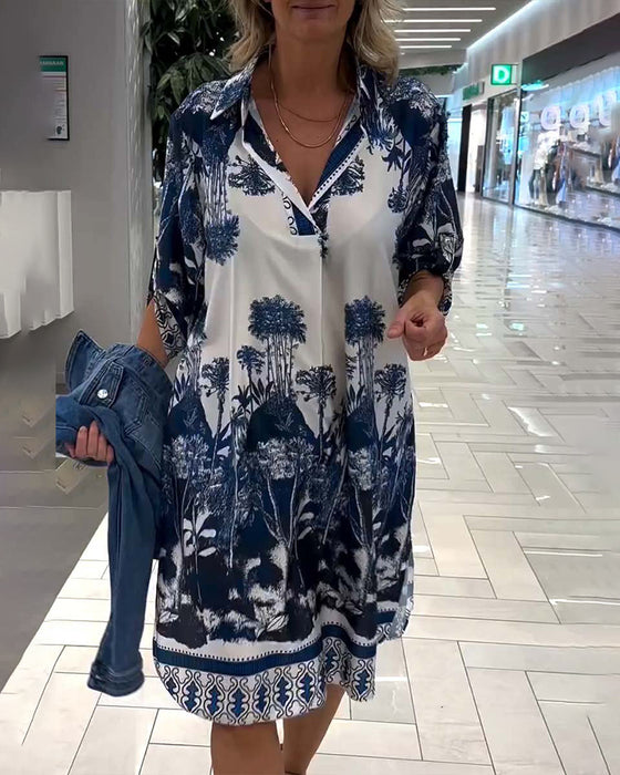 Afslappet kjole med trekvarte ærmer og botanisk print