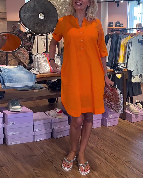 Orange kjole i løs pasform med knapper