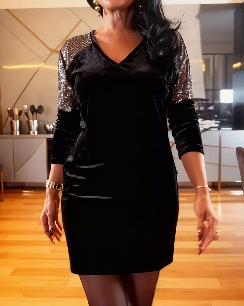 Kjole med moderigtig fløjlspatchwork og lange ærmer