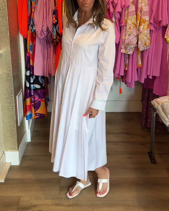 Hvid skjortekjole med plisseret nederdel
