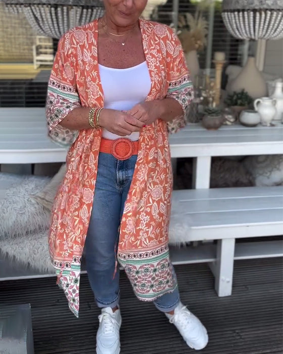 Stilfuld ferie- og strandcardigan med print