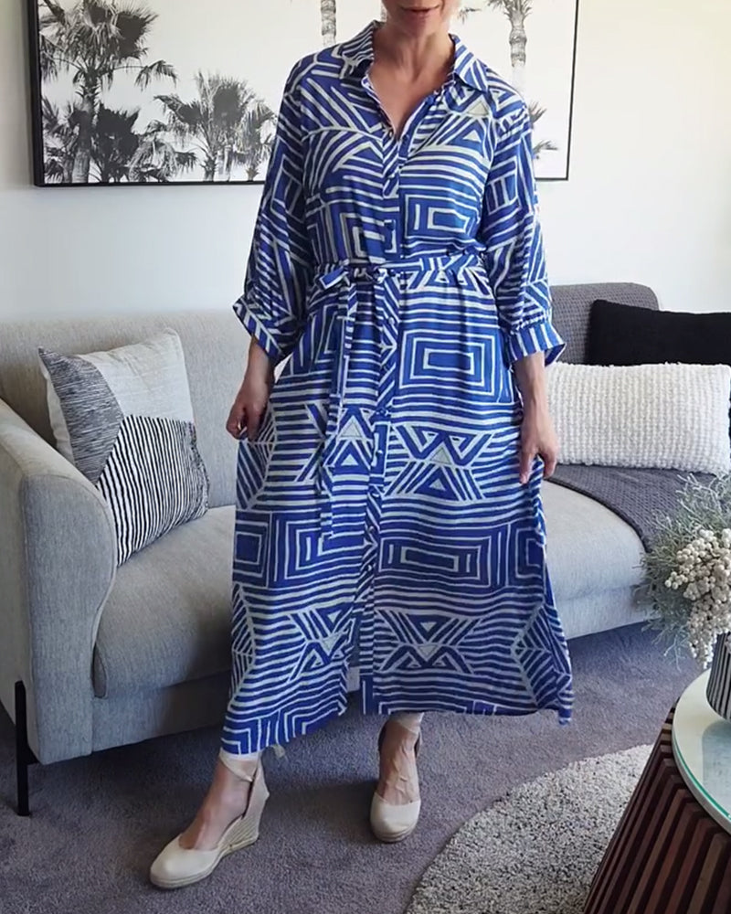 Kjole med geometrisk print og bindebånd, afslappet stil