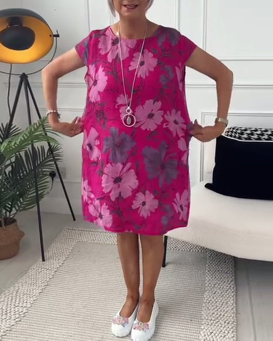 Afslappet løs blomsterkjole med korte ærmer