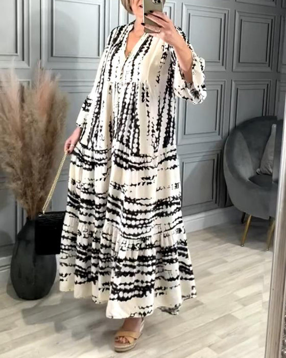 Afslappet kjole med klokkeærmer og kontrastprint