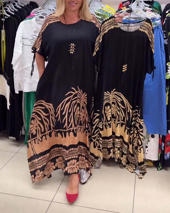 Kortærmet løs kjole med gyldent palmemotiv