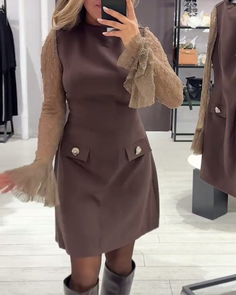 Stilfuld Og Elegant Kjole Med Klokkearmer