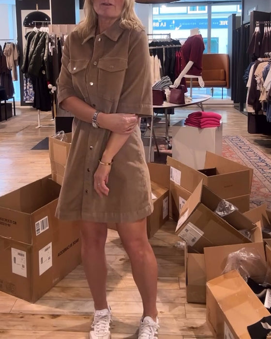 Kjole Med Halværmer I Ensfarvet Design