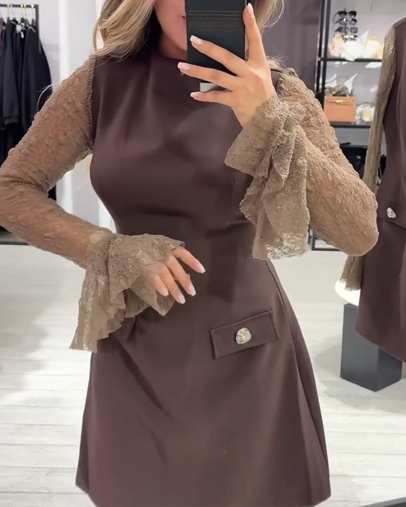 Stilfuld Og Elegant Kjole Med Klokkearmer