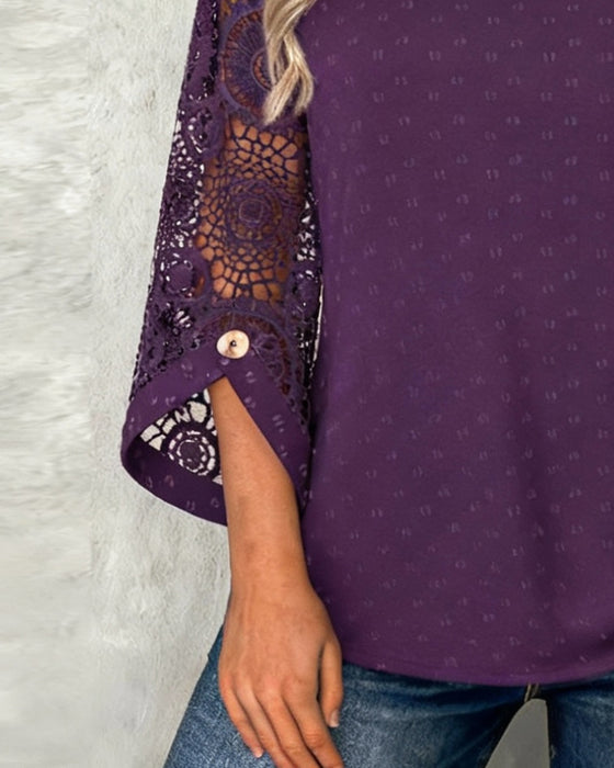 Ensfarvet Hæklet Bluse Med Patchworkdetaljer