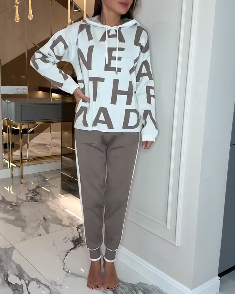 Todelt Sæt Med Hætte Og Bogstavsprint