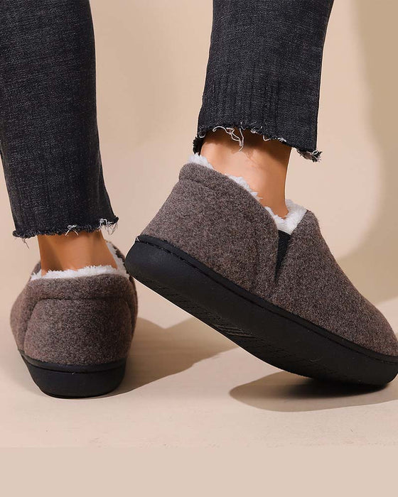 Ensfarvede plysforede hjemmesko