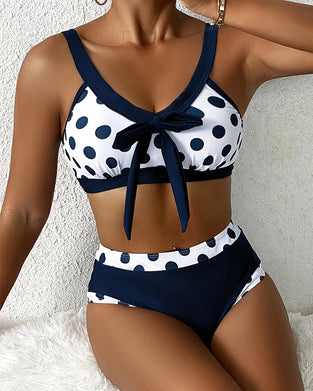 Bikini med afslappet polkaprikket print og to dele