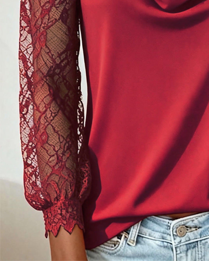 Top Med Draperet Krave Og Patchworkdetaljer