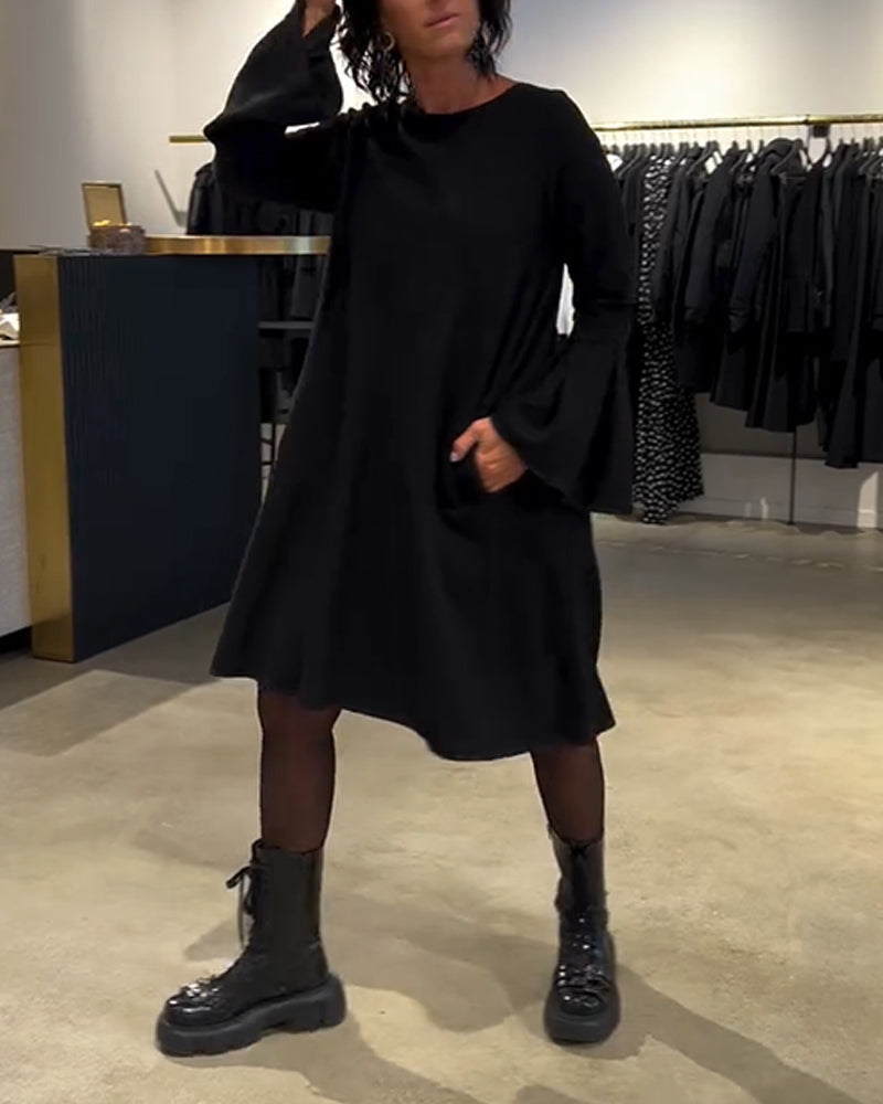 Kjole Ensfarvet Klokkeærme Rynket