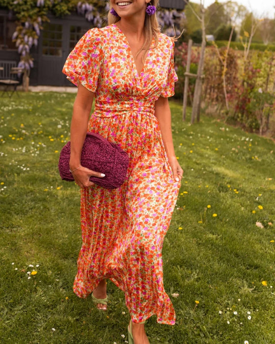 Sommerkjole med V-udskæring og blomsterprint