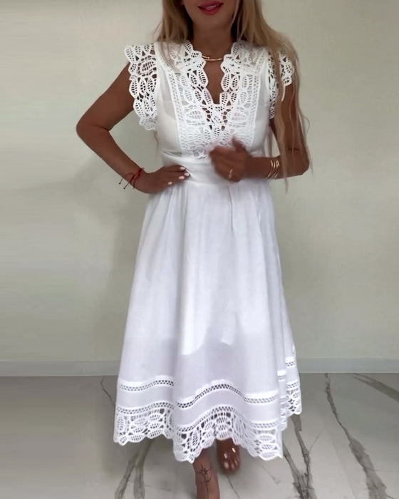 Elegant hvid blondekjole uden ærmer