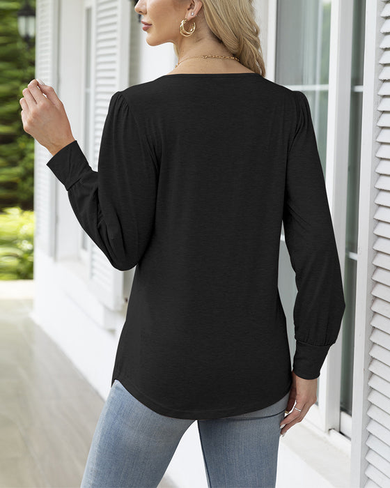 Plisseret hvid top med rund hals