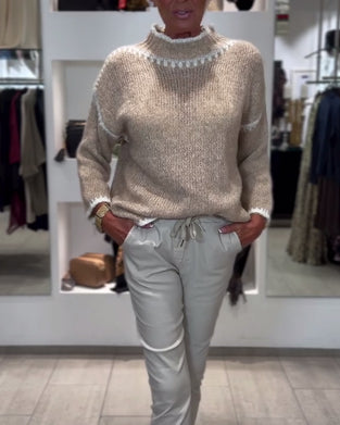 Alsidig Pullover Med Høj Hals Og Kontrastfarver