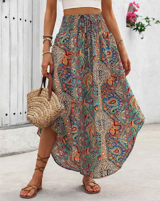 Skørt Med En Elastisk Væve, Retro - tryk Og En Buet Saum