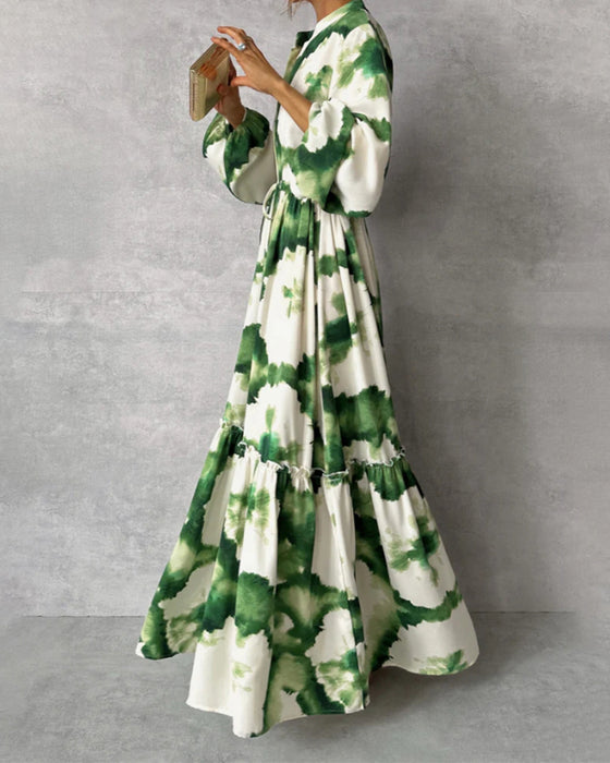 Elegant lang tie-dye kjole med ballonærmer og taljesnøre