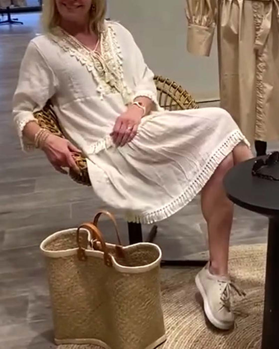 Blondekjole med frynser og flæser