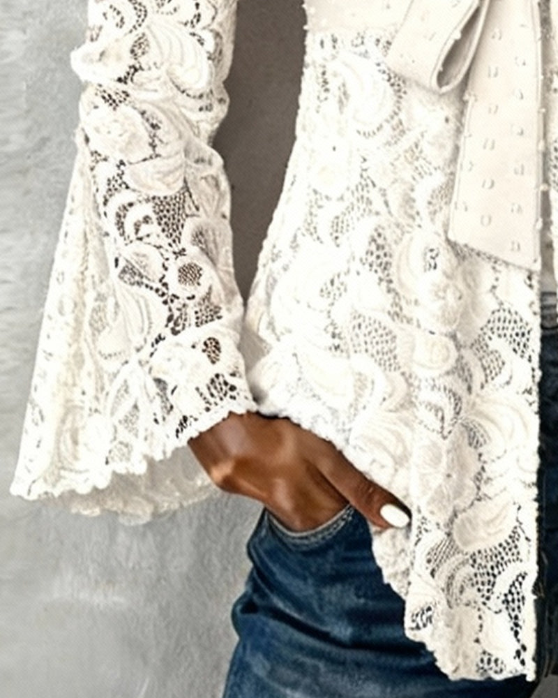 Ensfarvet Bluse Med Klokkearmer Og V-Hals