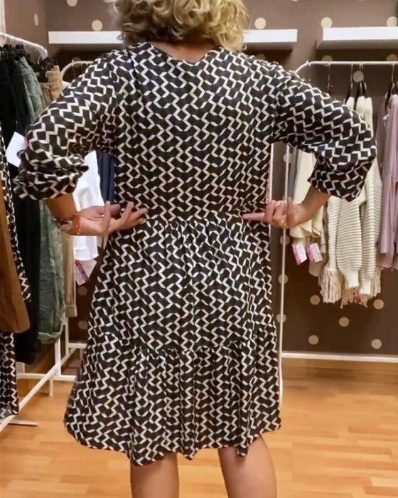 Casual kjole med geometrisk print og  V-udskæring