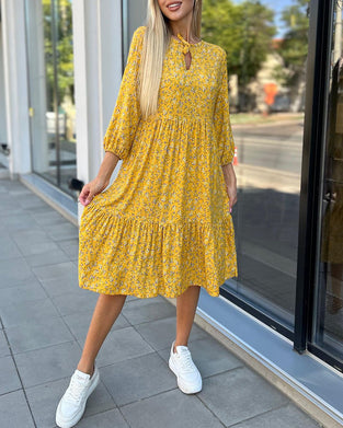 Frisk gul blomsterkjole med plisseret panel