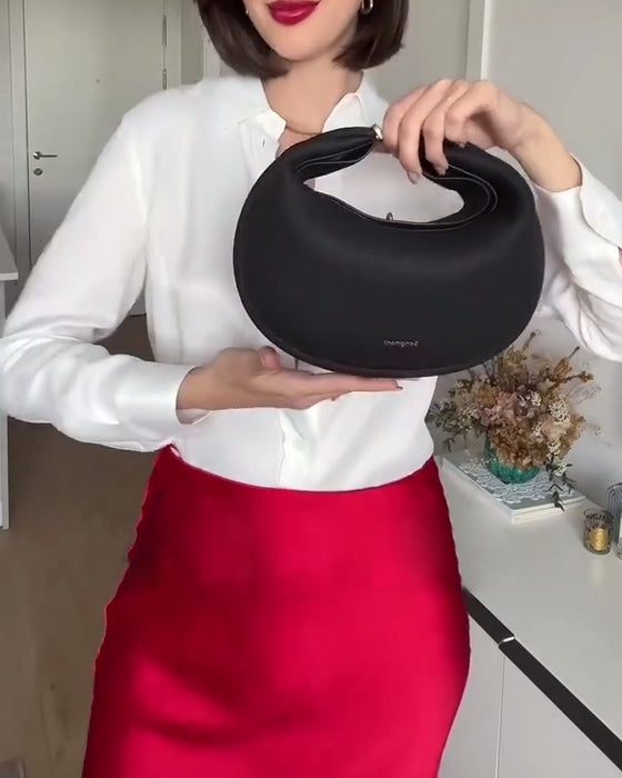 Ensfarvet elegant halvmåneformet skuldertaske